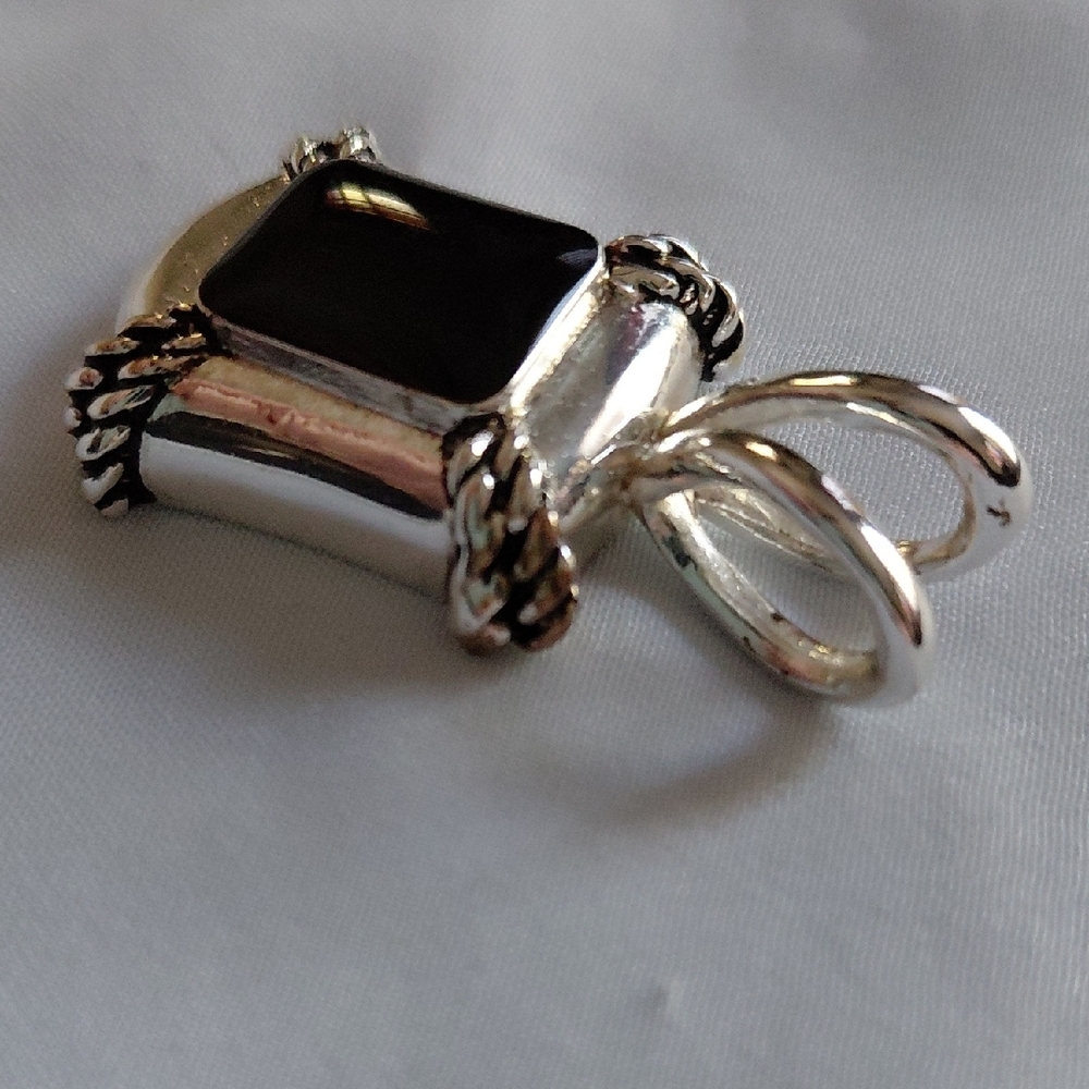Avon Silver and Black Pendant Necklace - Picture 7 of 7
